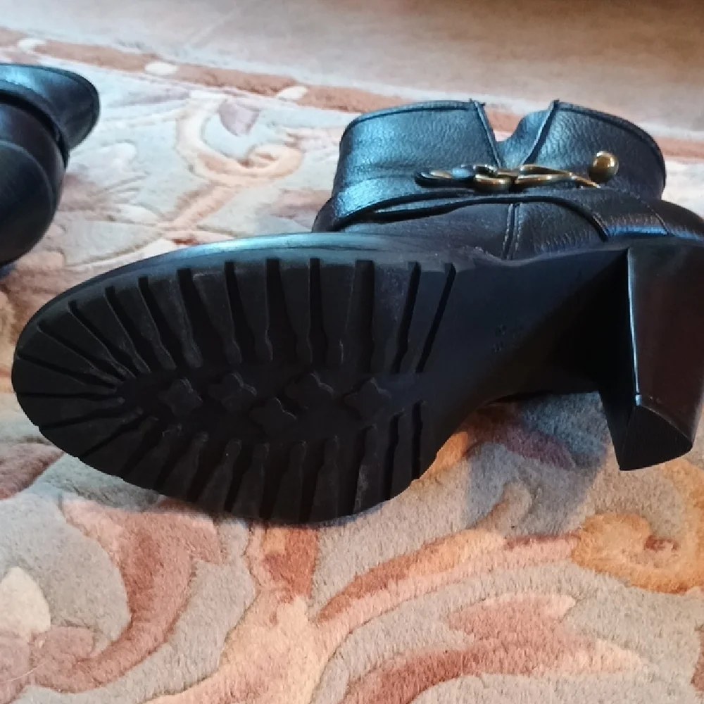 NWOT Black Leather Cynthia Vincent Ankle Boots with Dust Cover - Picture 5 of 15